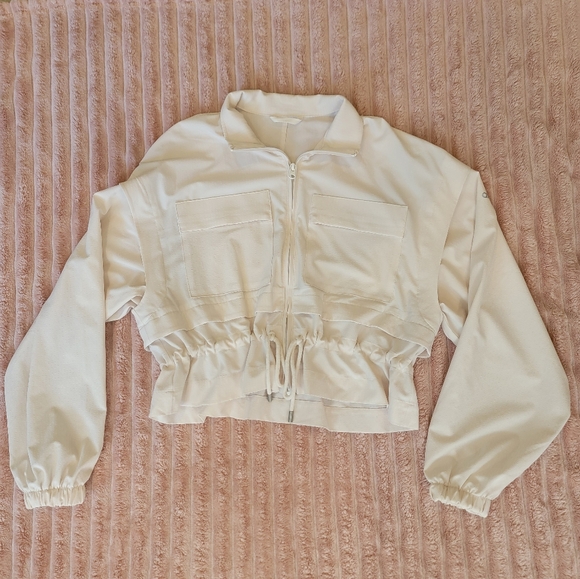 ALO Yoga Ready Set Jacket and Shorts Set Ivory - Picture 4 of 13